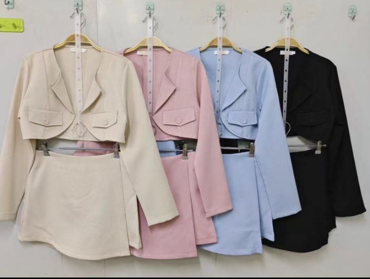 Set saco corto y falda short.