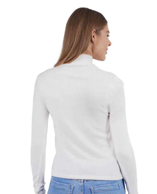 Blusa hueso cuello alto